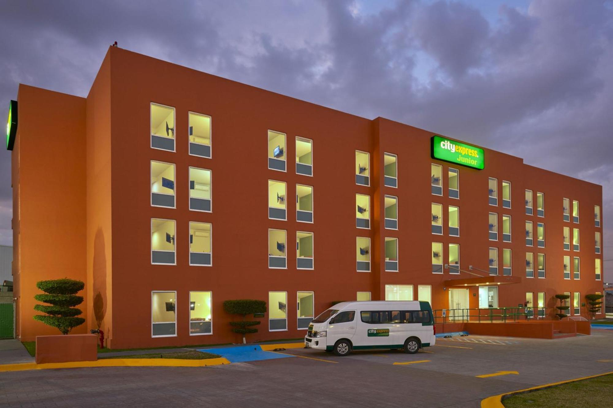 Hotel City Express Junior Guadalajara Periferico Sur Exterior foto